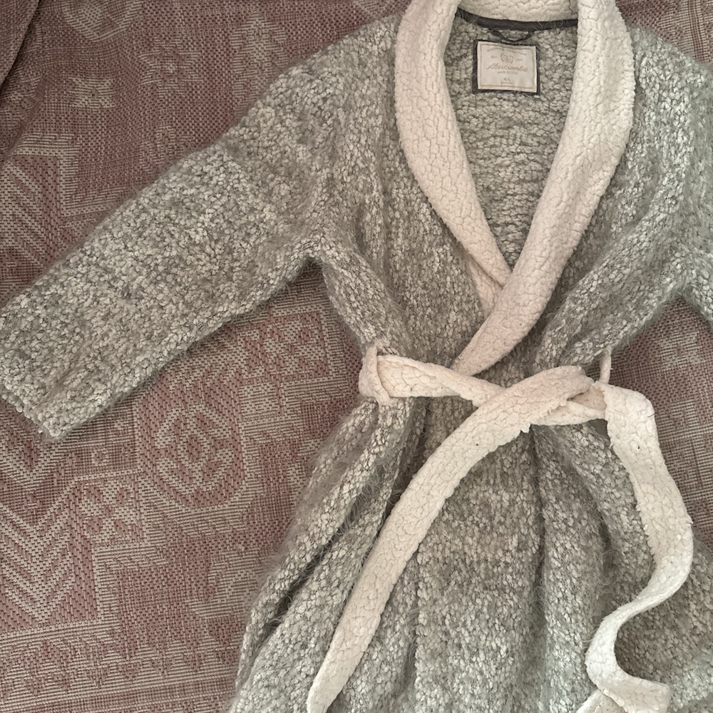 Abercrombie Gray Robe - Picture 2 of 4